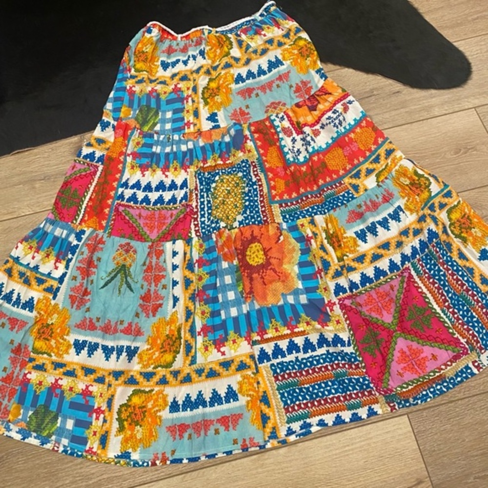 FUN & FLATTERING skirt!Slight a -line design!Get FESTIVAL ready🤠🎉💃see photos